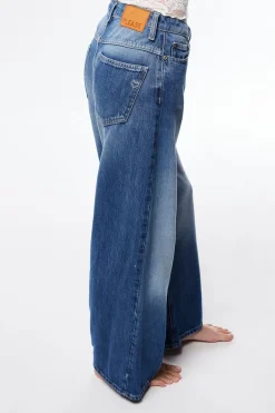 Jeans a gamba larga con lavaggio