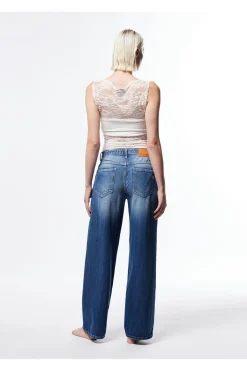 Jeans a gamba larga con lavaggio