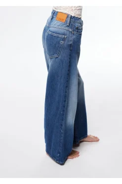 Jeans a gamba larga con lavaggio