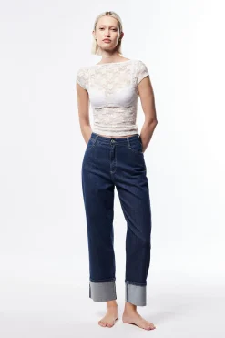 Jeans a gamba larga con risvolti