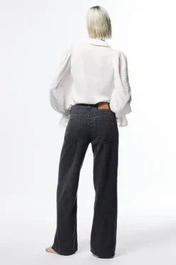 Jeans a gamba larga con vita bassa