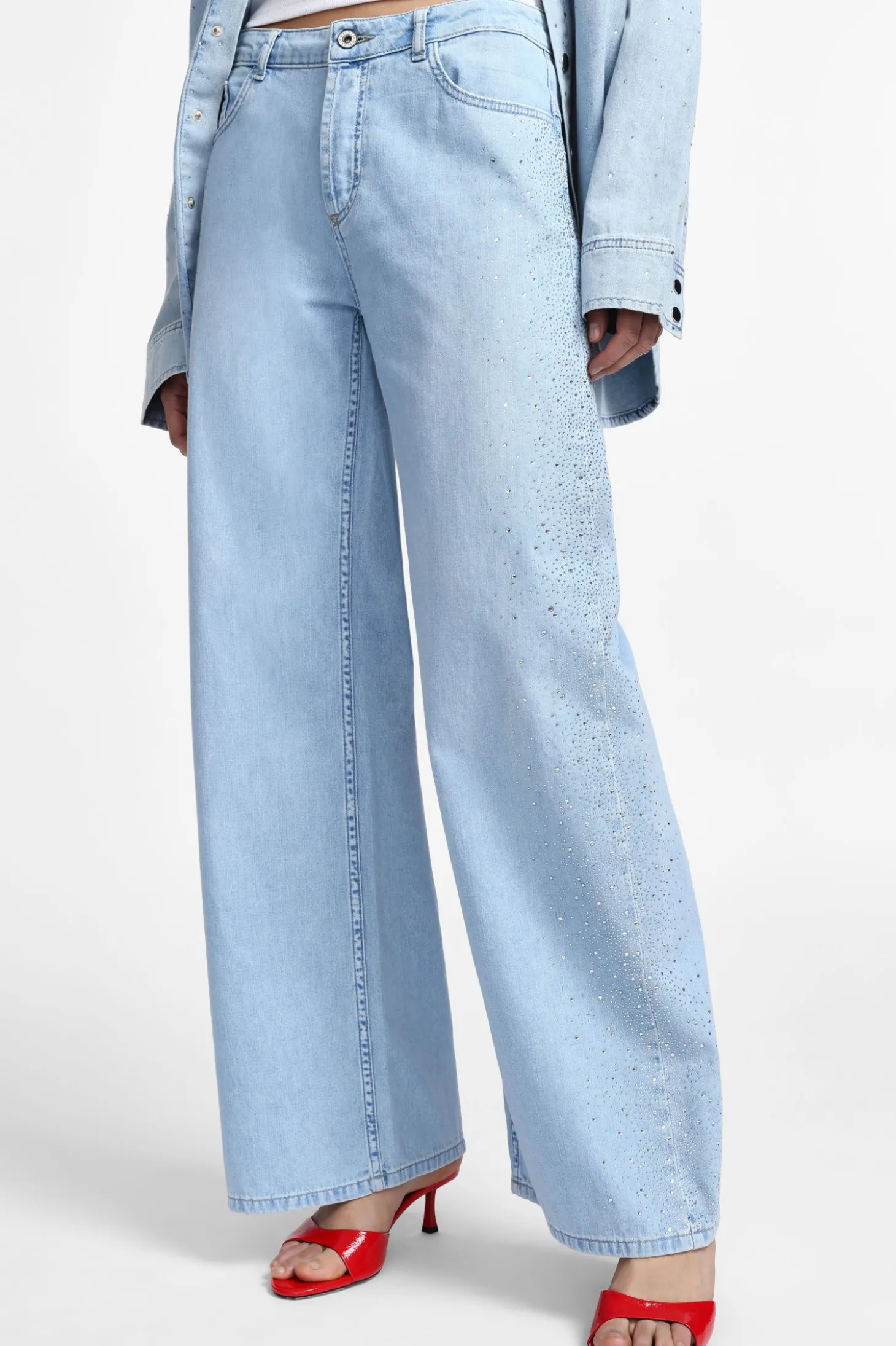 Jeans a gamba larga con vita alta