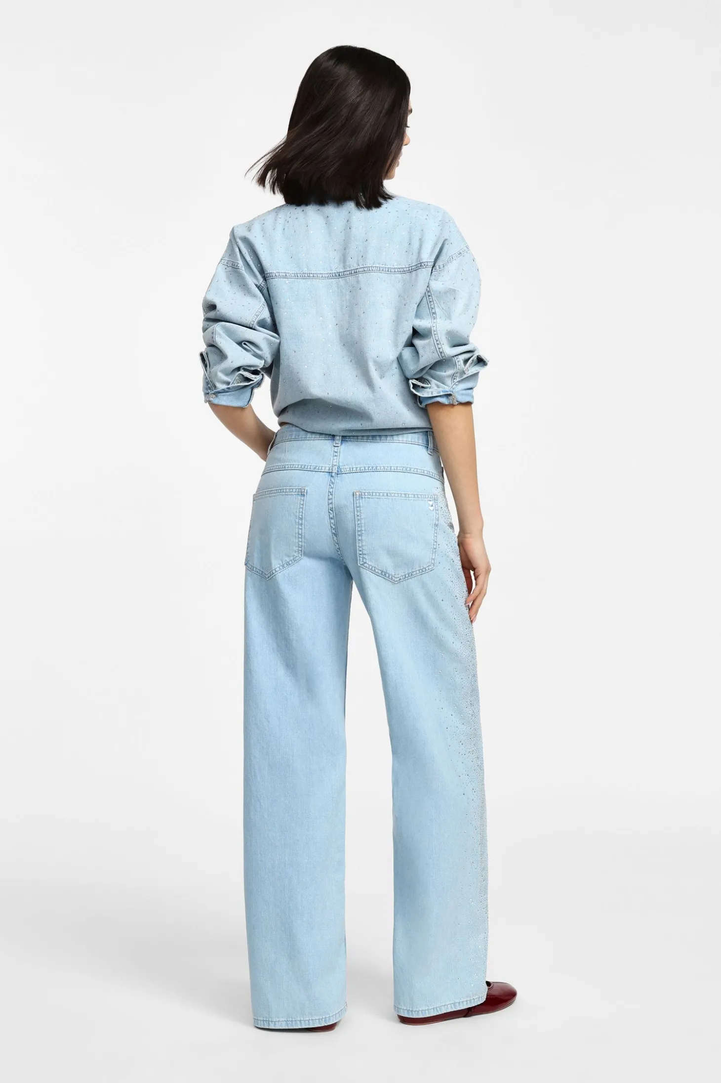 Jeans a gamba larga con vita alta