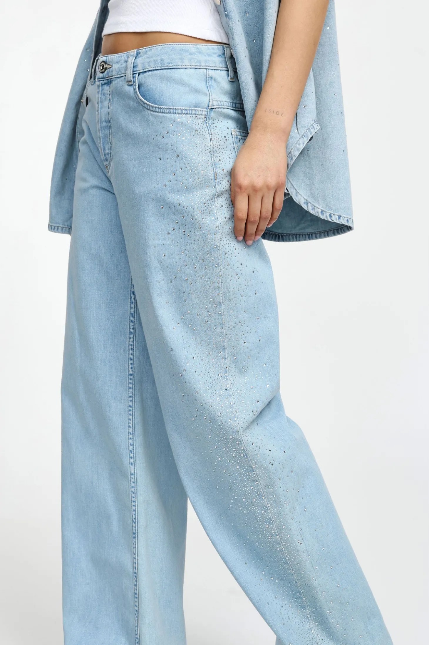 Jeans a gamba larga con vita alta