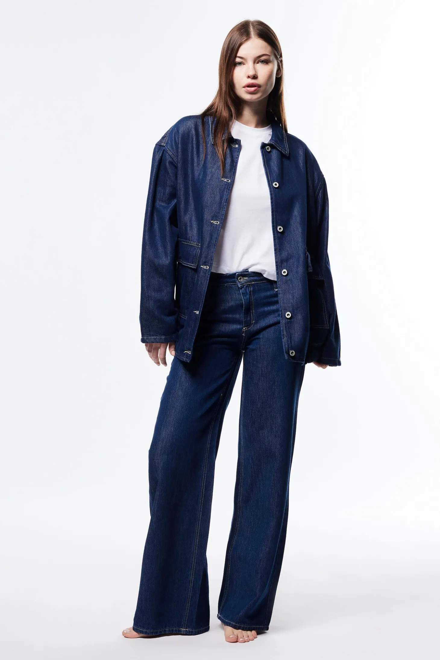 Jeans a gamba larga con vita media