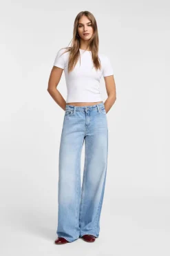 Jeans a gamba larga e vita media