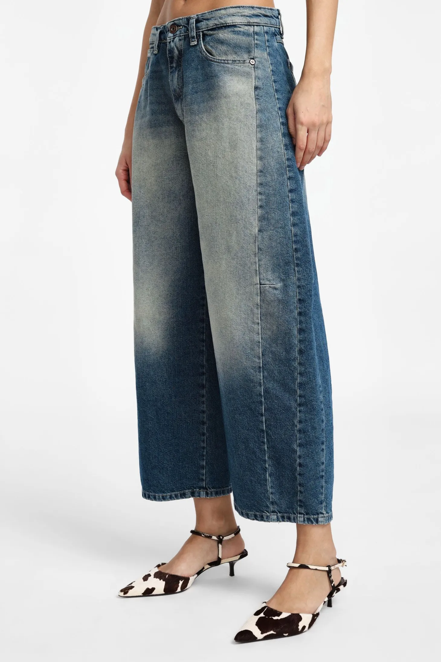 Jeans a gamba larga tapered con vita media