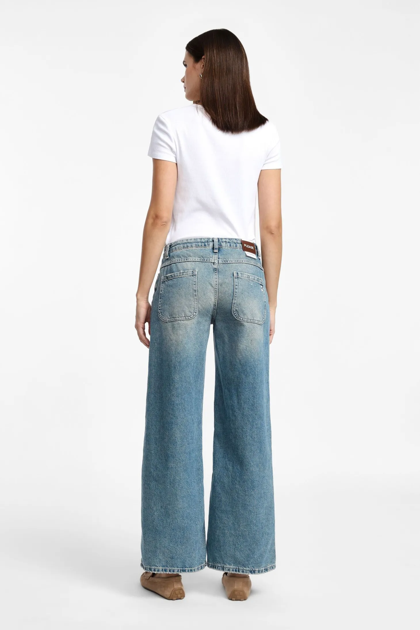Jeans a gamba svasata con vita media