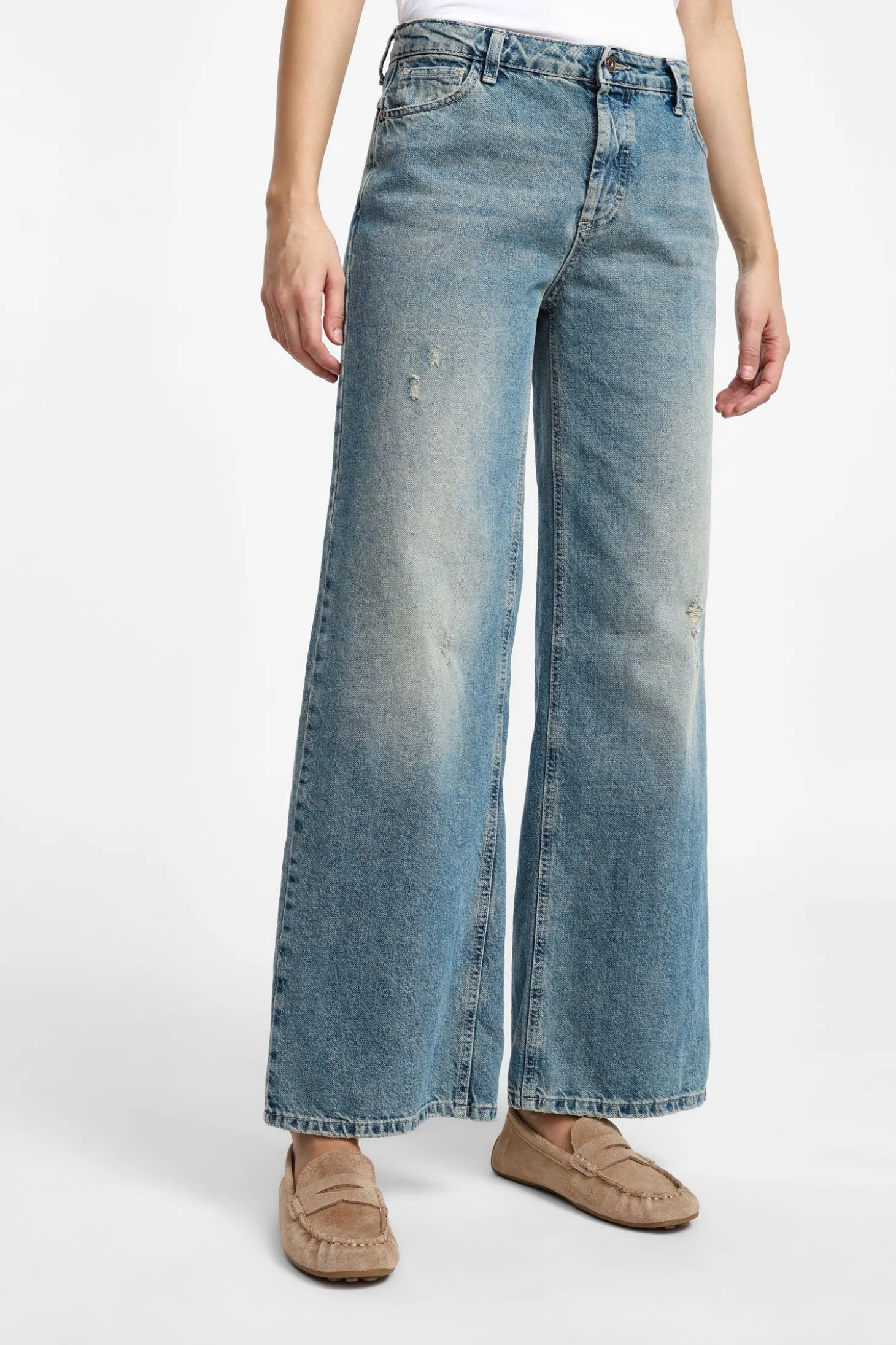Jeans a gamba svasata con vita media