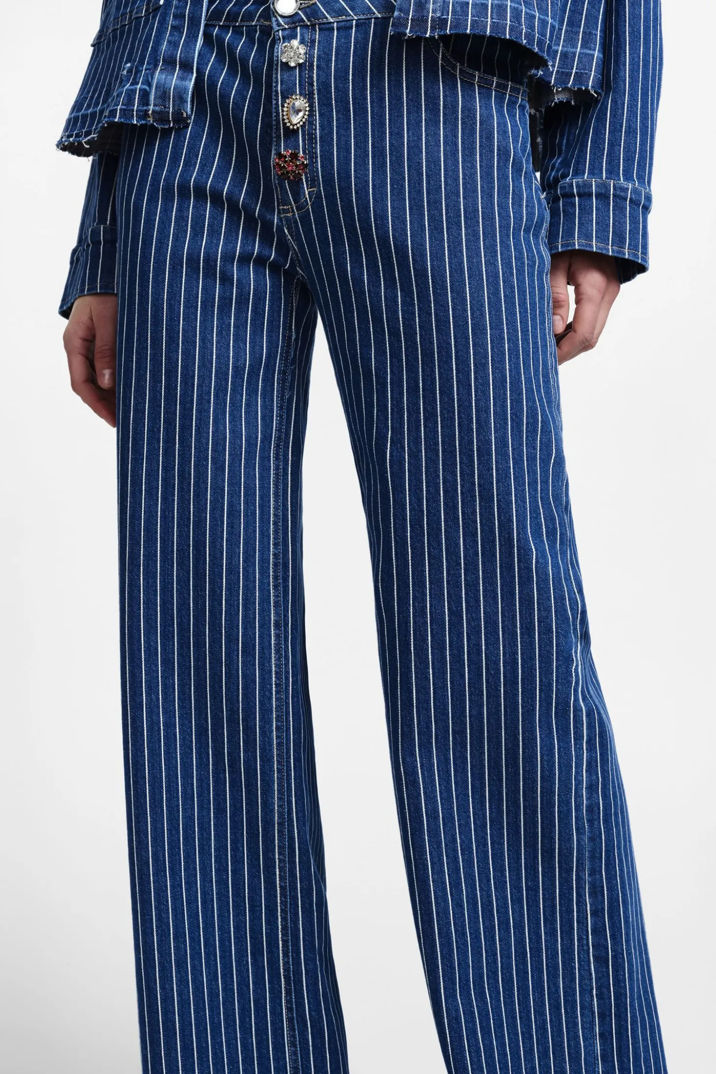 Jeans a righe a gamba larga con bottoni dettaglio