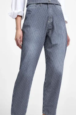 Jeans a righe con taglio mom