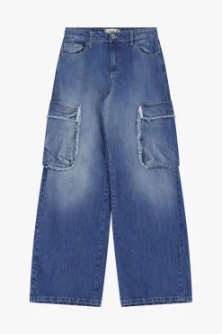Jeans ampi baggy con tasche cargo sfrangiate