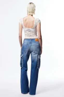 Jeans ampi baggy con tasche cargo sfrangiate