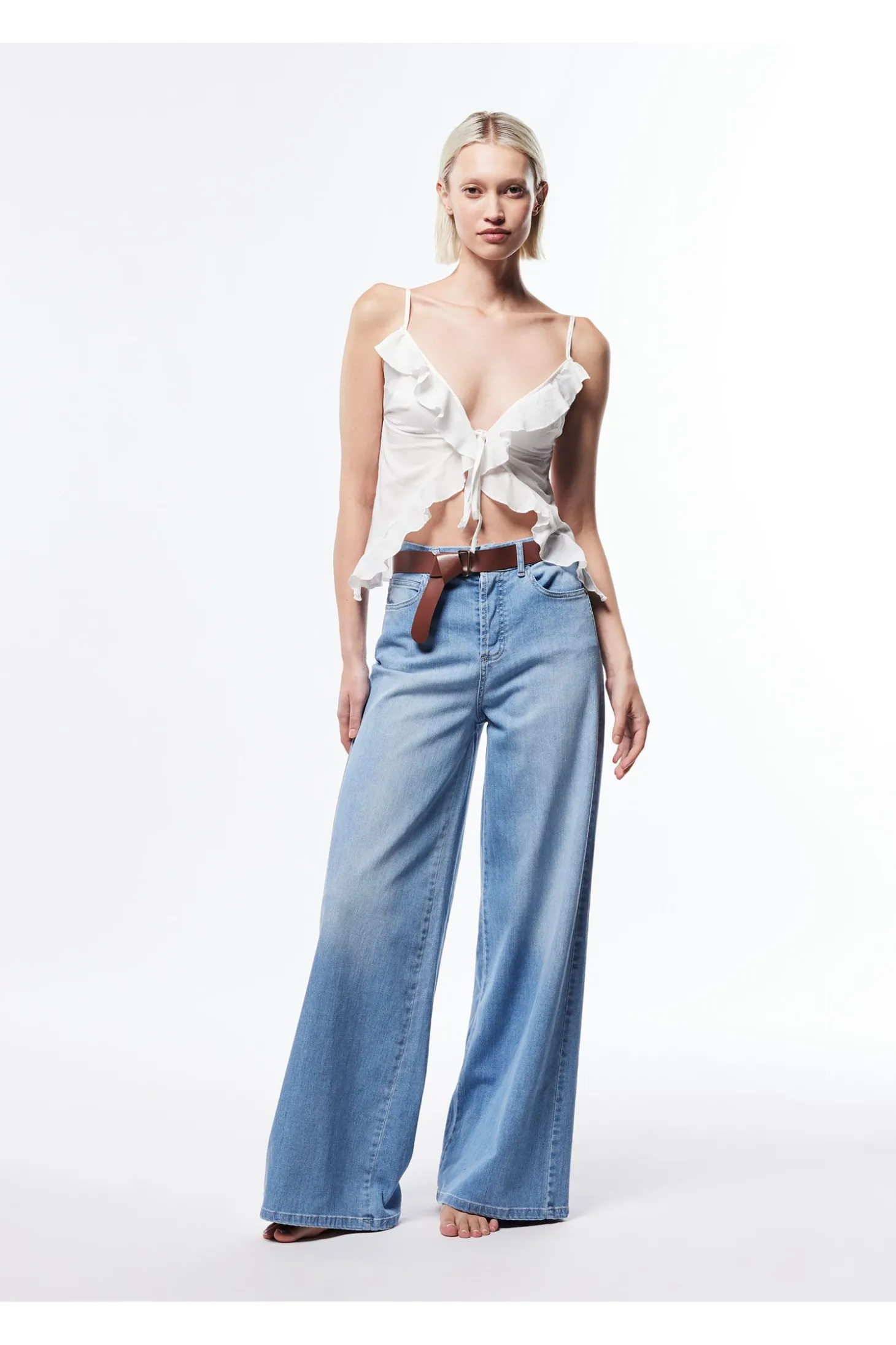 Jeans ampi con cintura