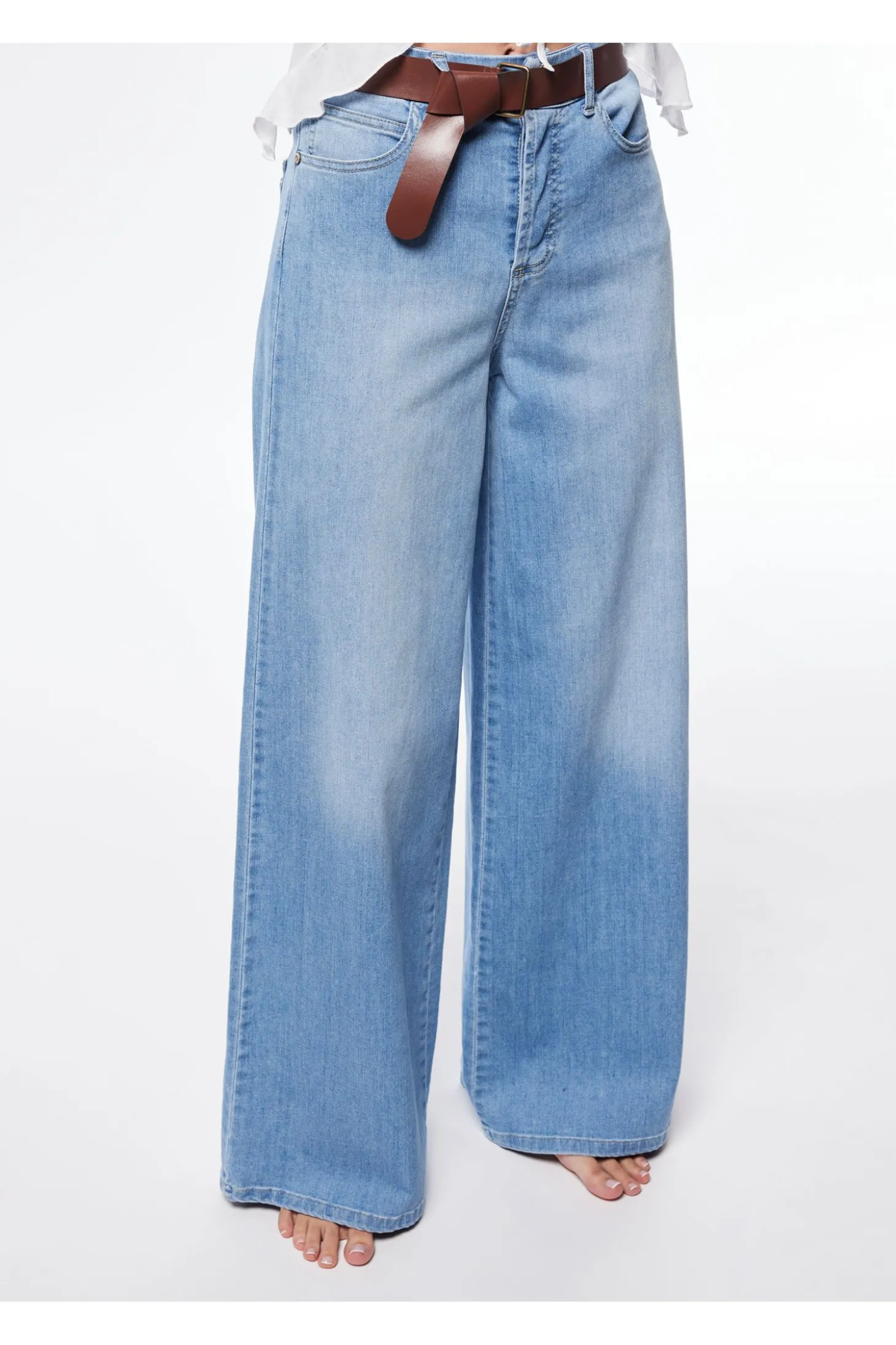 Jeans ampi con cintura