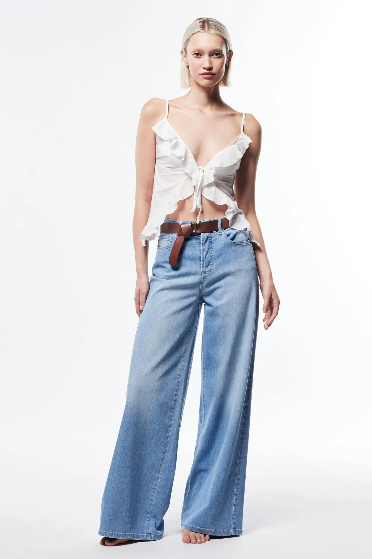 Jeans ampi con cintura