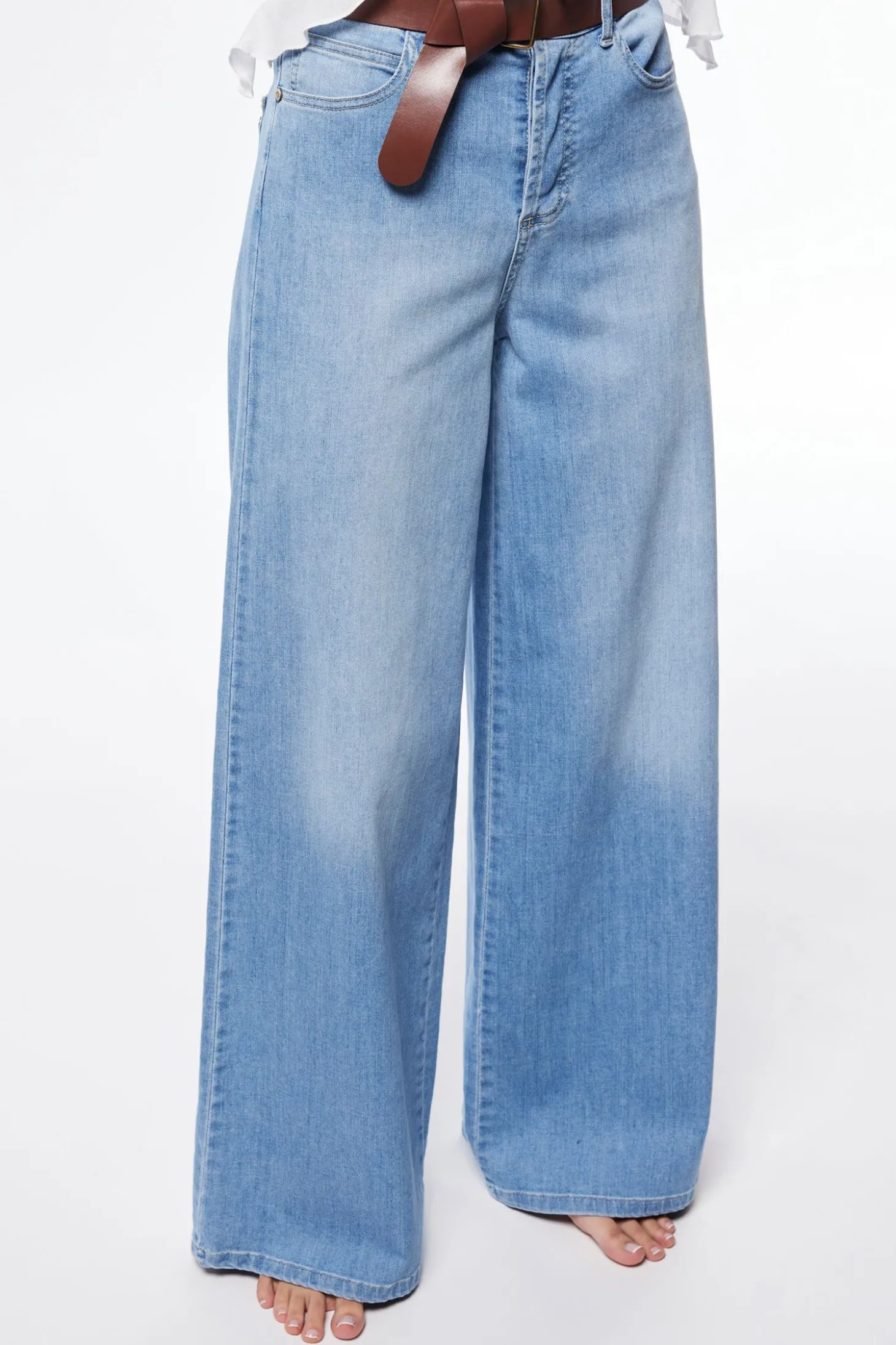 Jeans ampi con cintura