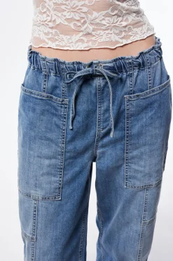 Jeans ampi paperbag con cuciture