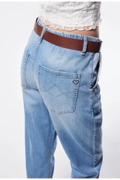 Jeans baggy con tasche laterali