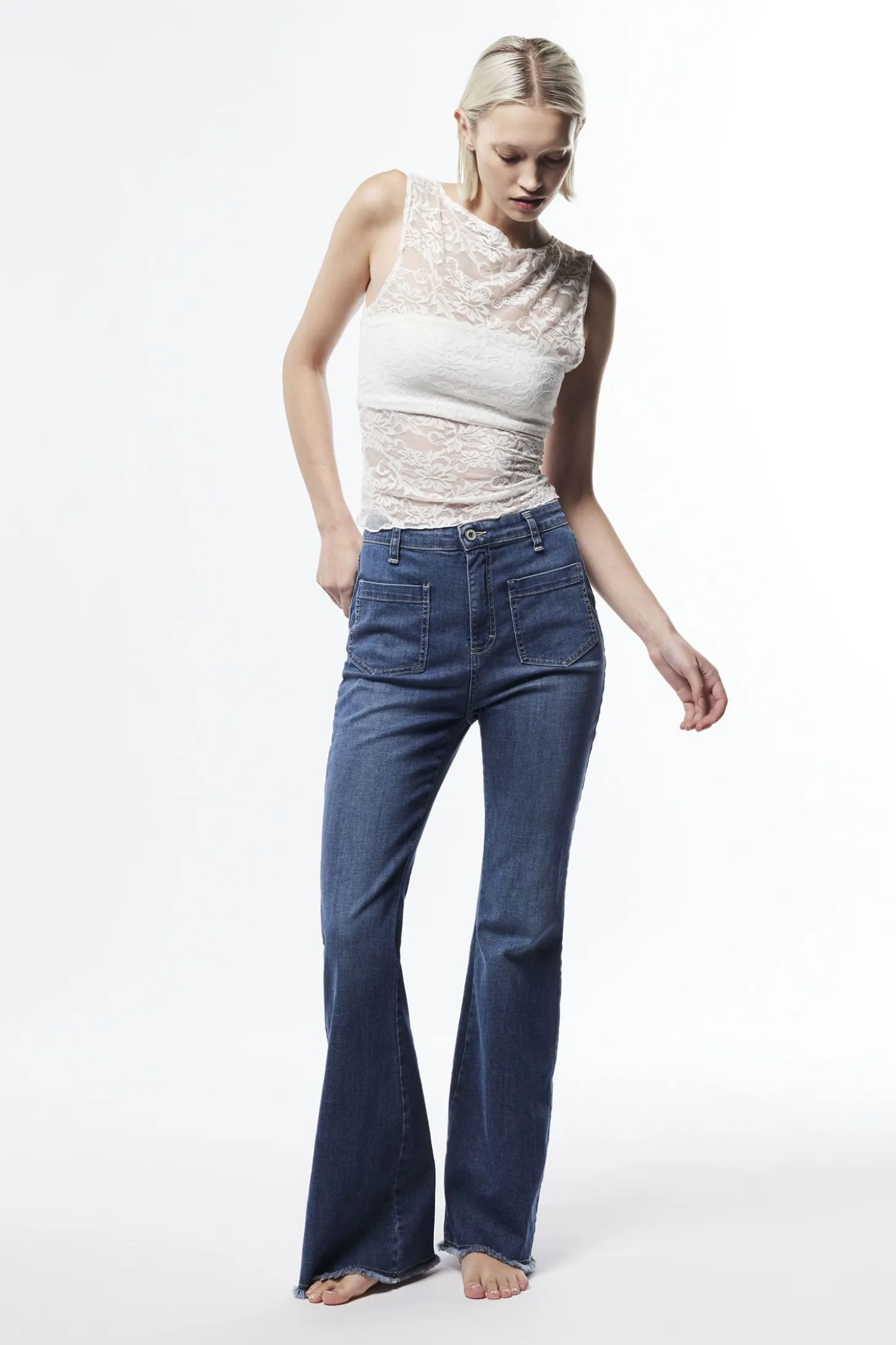Jeans flare con vita alta e tasche