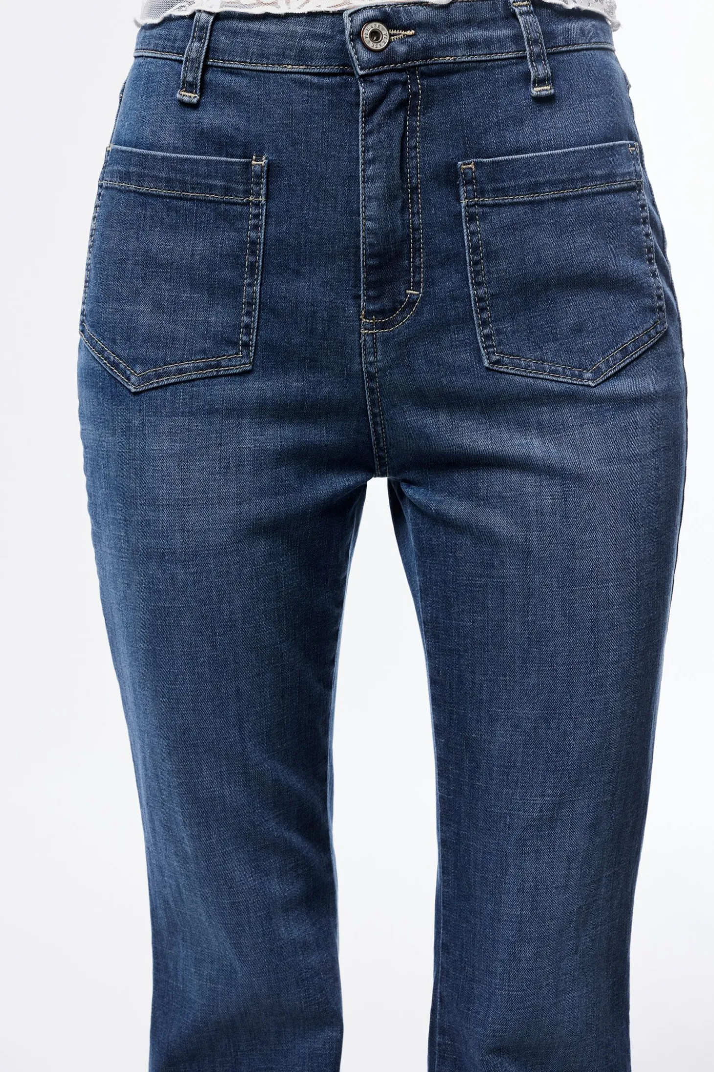 Jeans flare con vita alta e tasche