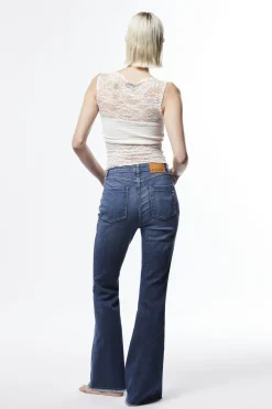 Jeans flare con vita alta e tasche