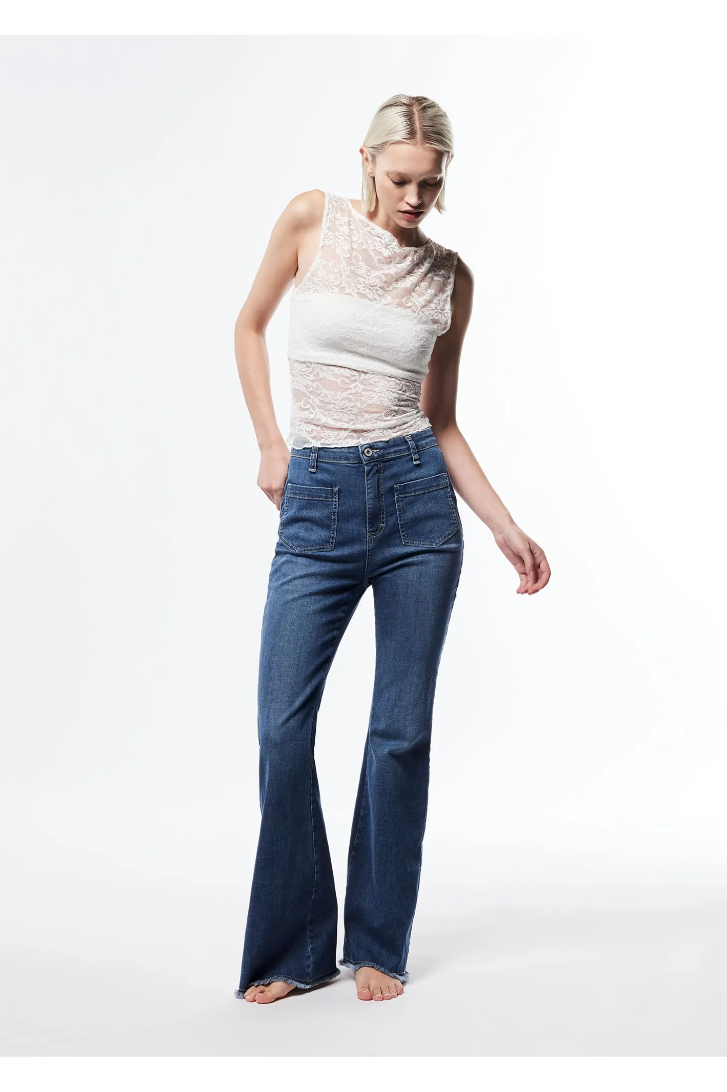 Jeans flare con vita alta e tasche