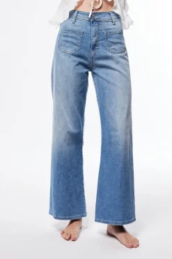 Jeans flare con vita media e tasche