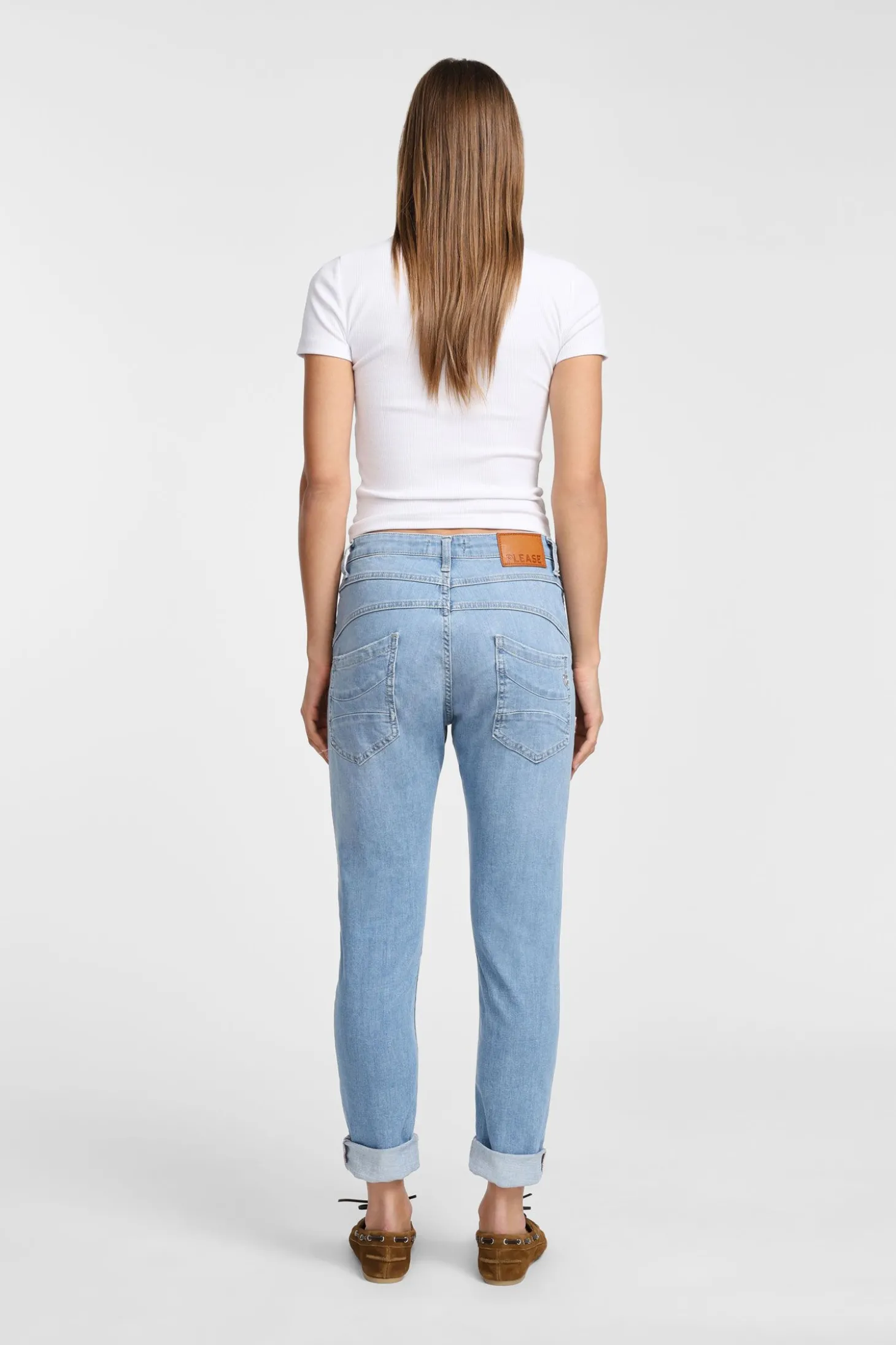 Jeans slim-fit effetto délavé con chiusura laterale e cuciture dettaglio