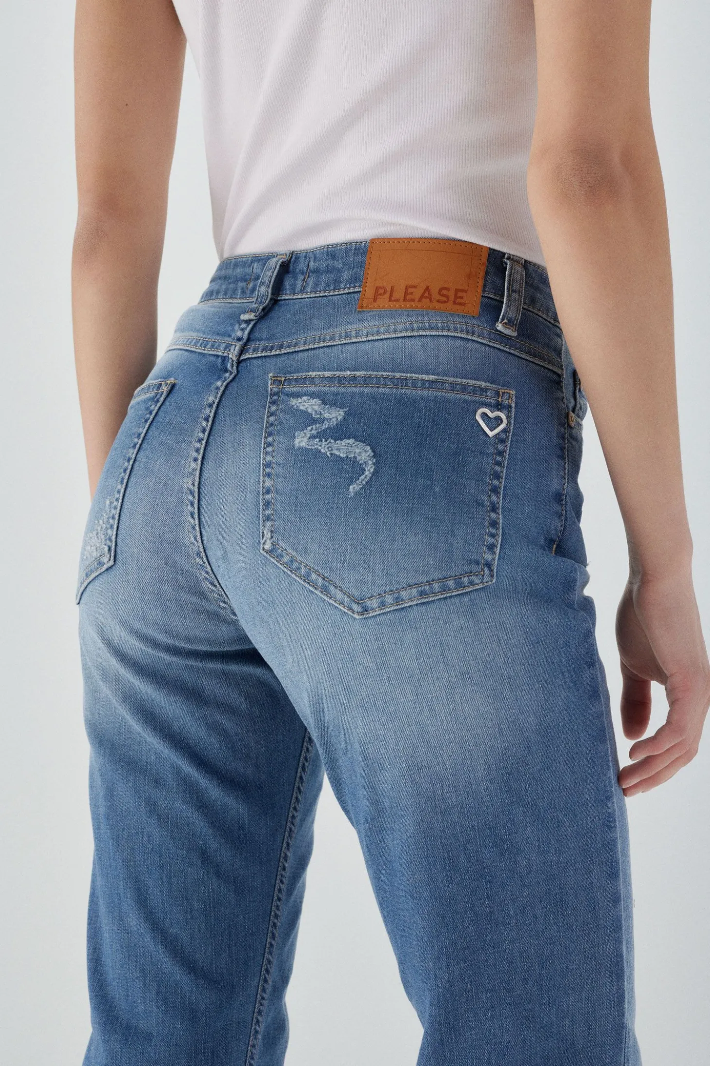 Jeans straight délavé con abrasioni