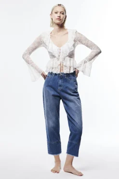 Jeans tapered con orlo sfrangiato