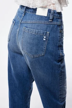 Jeans tapered con orlo sfrangiato
