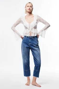 Jeans tapered con orlo sfrangiato