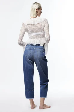 Jeans tapered con orlo sfrangiato