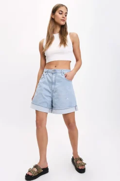 Pantalón corto evasé en denim claro