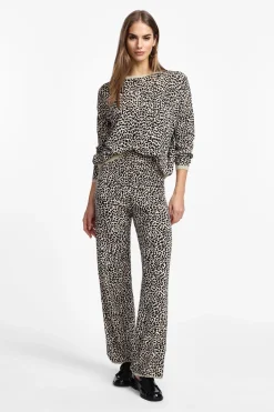 Pantalones acampanados con estampado animal