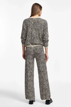 Pantalones acampanados con estampado animal