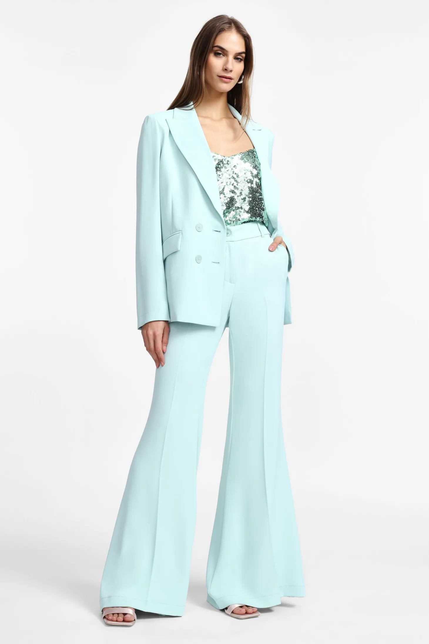 Pantalones acampanados tiro alto