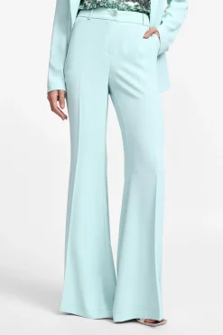 Pantalones acampanados tiro alto