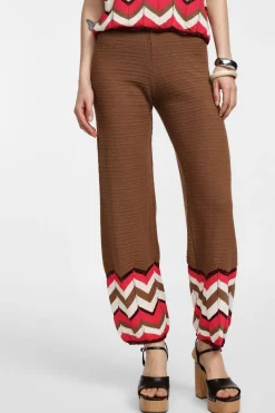 Pantalones amplios con diseño gráfico