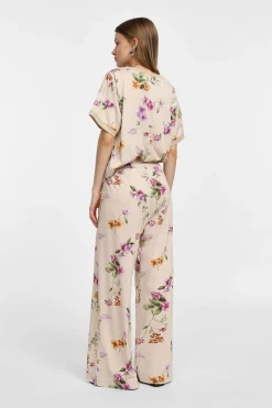 Pantalones amplios con estampado floral