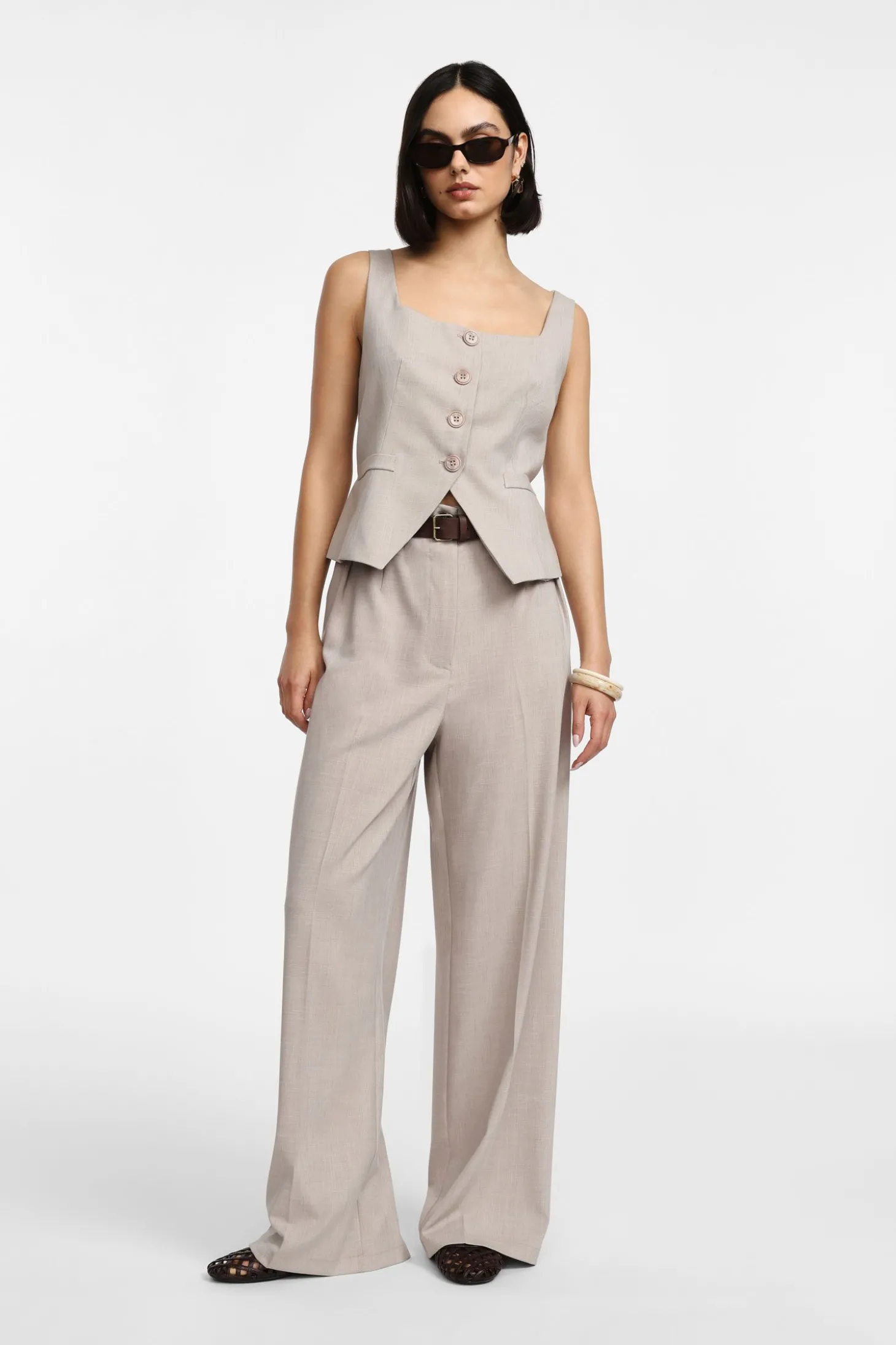 Pantalones anchos con cinturón