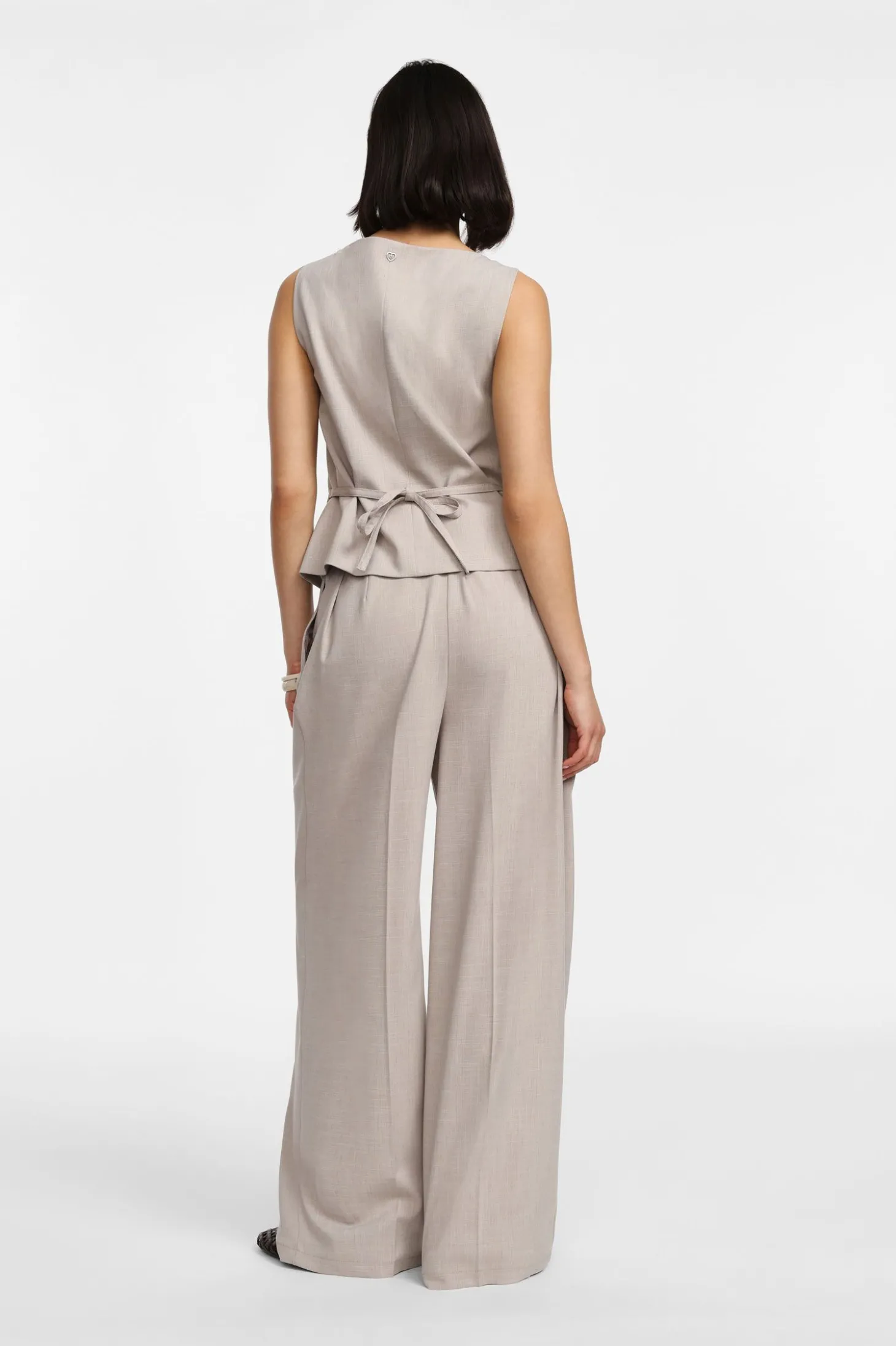 Pantalones anchos con cinturón