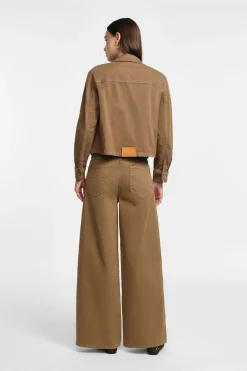Pantalones anchos con cinturón