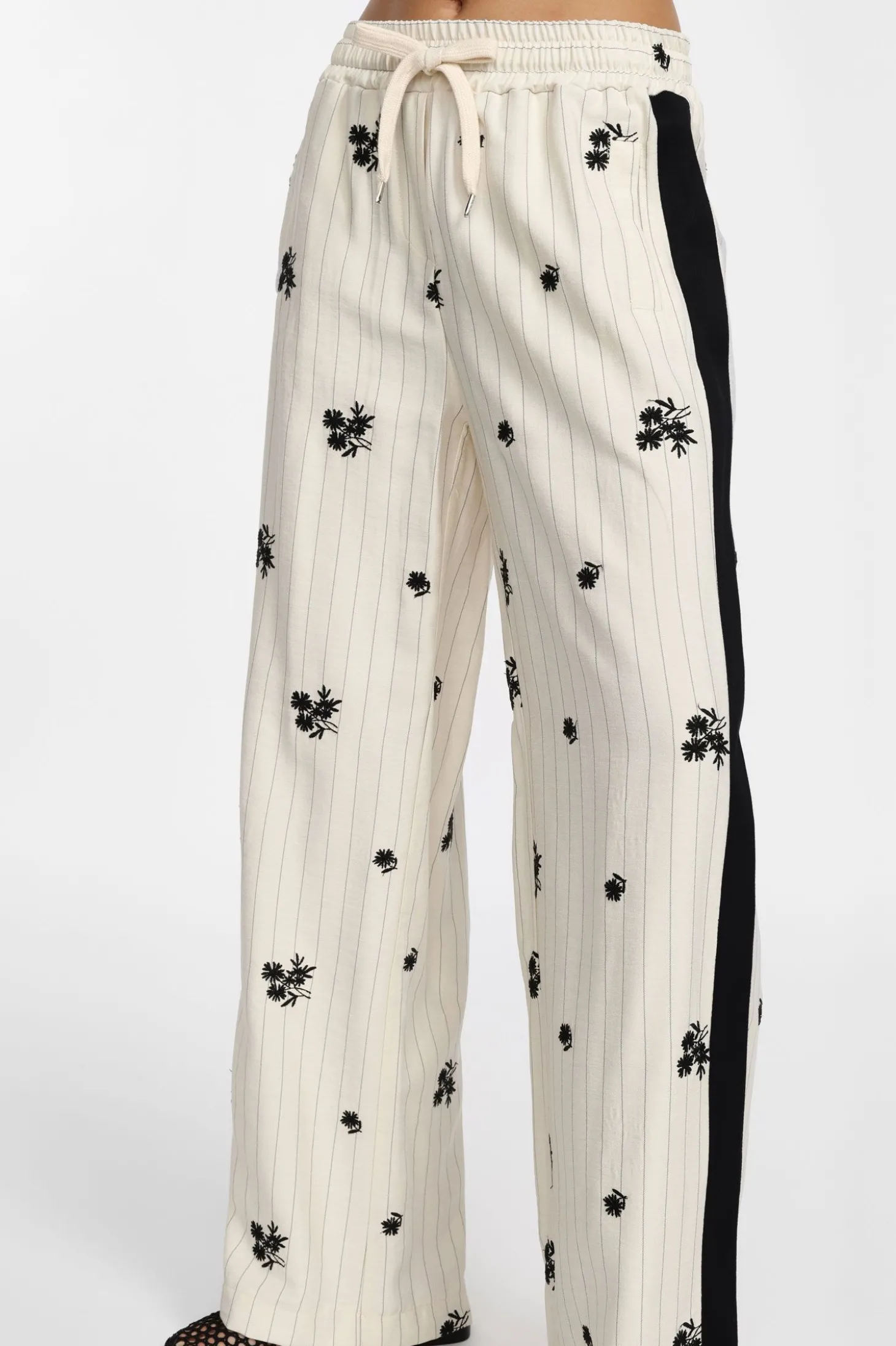 Pantalones anchos con estampado
