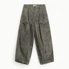 Pantalones cargo con estampado animal y dobladillo ajustable