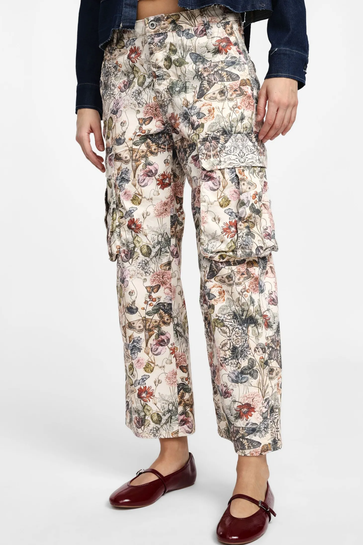 Pantalones cargos estampado floral