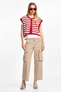 Pantalones chino con bolsillos laterales