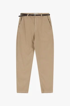 Pantalones chino con cinturón medio