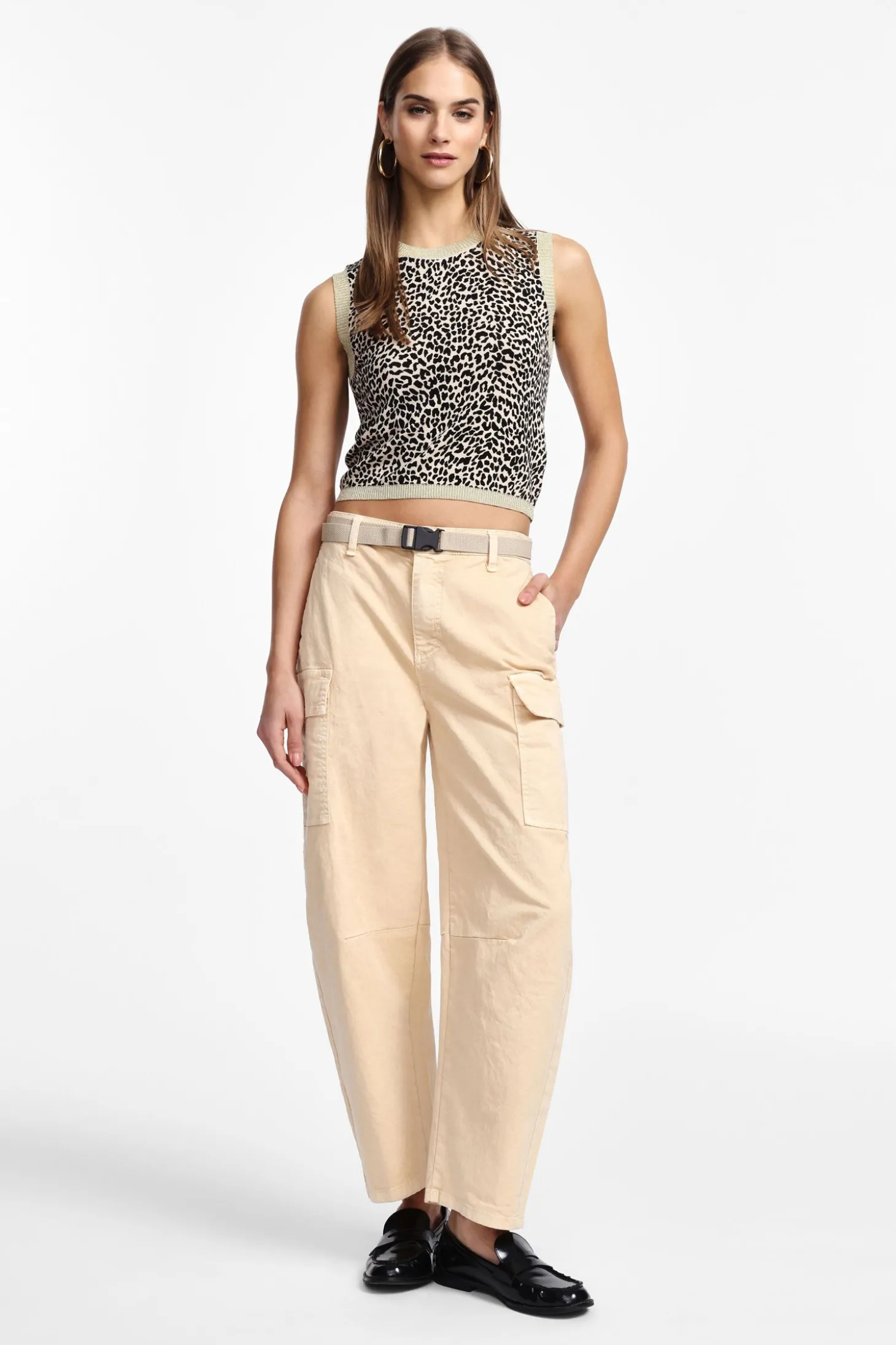 Pantalones chinos con bolsillos grandes